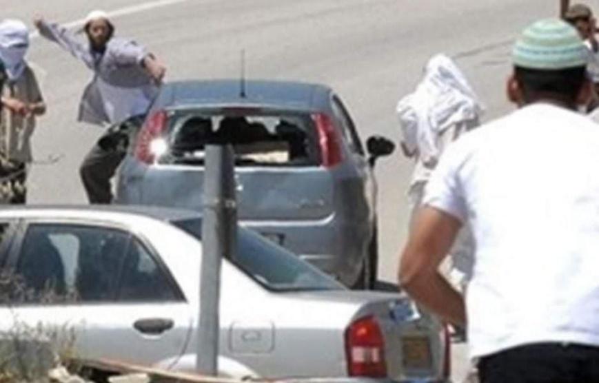 مستوطنون يهاجمون مركبات المواطنين شمال غرب رام الله