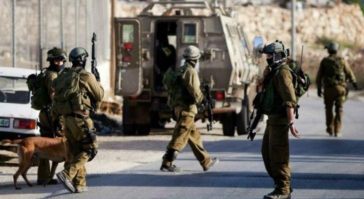 هآرتس: الاحتلال يأمر بجمع تفاصيل 50 فلسطينيا يوميا