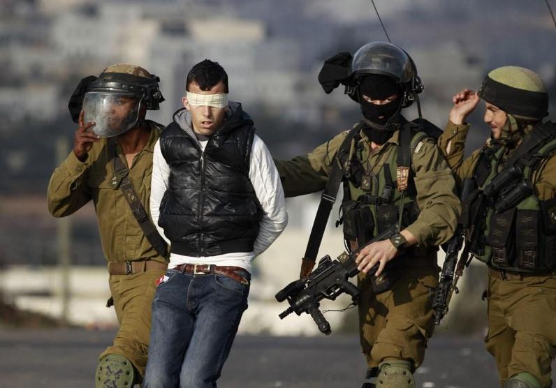 الاحتلال يعتقل فلسطينيًّا خلال مداهمات بمناطق الضفة والقدس