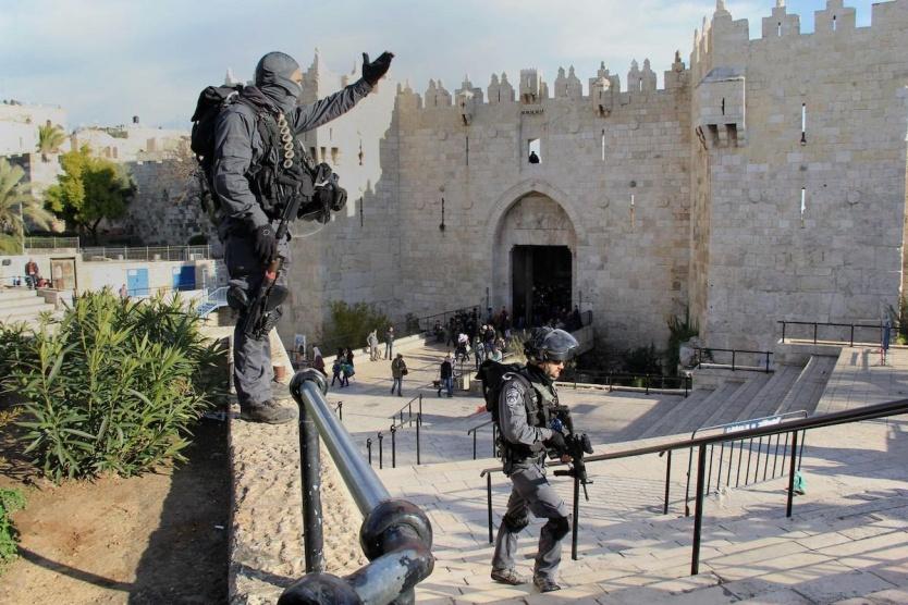 شرطة الاحتلال تنصب مركزا متنقلا قرب باب العمود