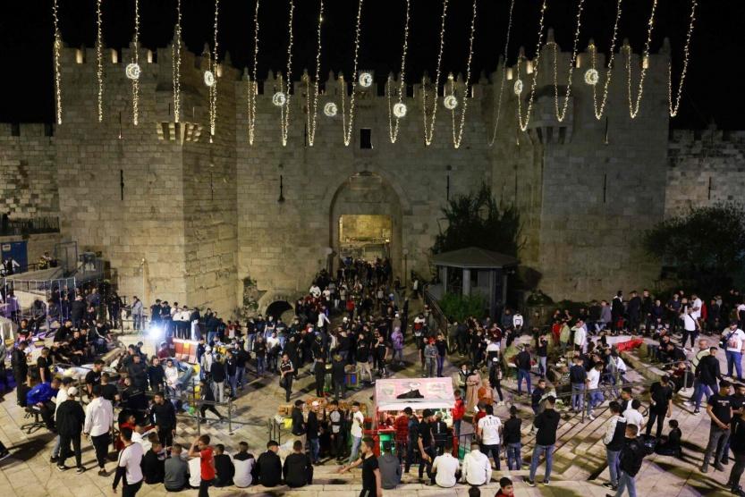 الاحتلال يعتقل أربعة شبان من منطقة باب العامود