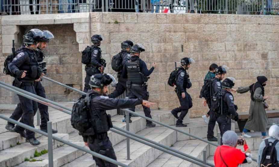 الاحتلال يعتقل شابا مقدسيا