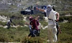 مستوطنون يعتدون على مسعفين أثناء نقلهم لمصابين بحادث سير شمال رام الله