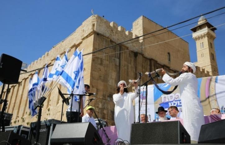 مئات المستوطنين يقتحمون الحرم الإبراهيمي ويؤدون طقوسا تلمودية