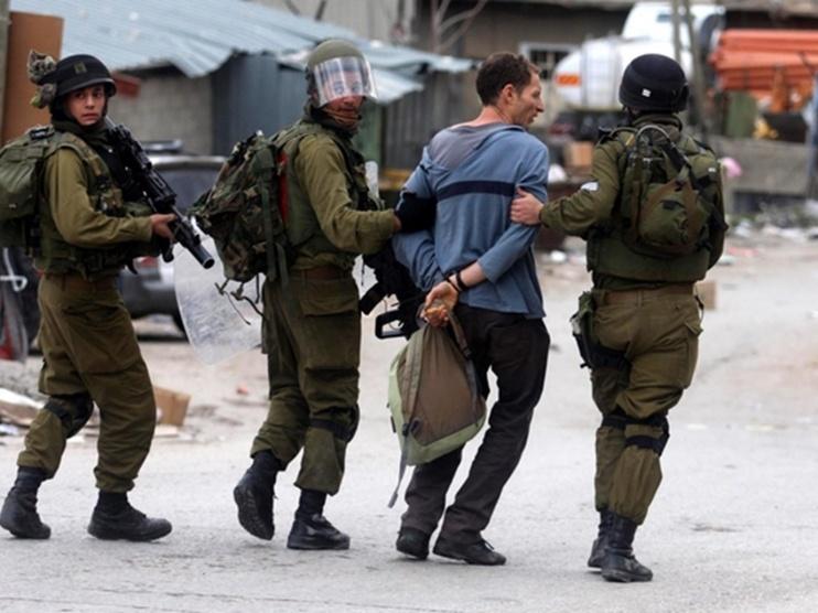 الاحتلال يعتقل 7 فلسطينيين من الضفة