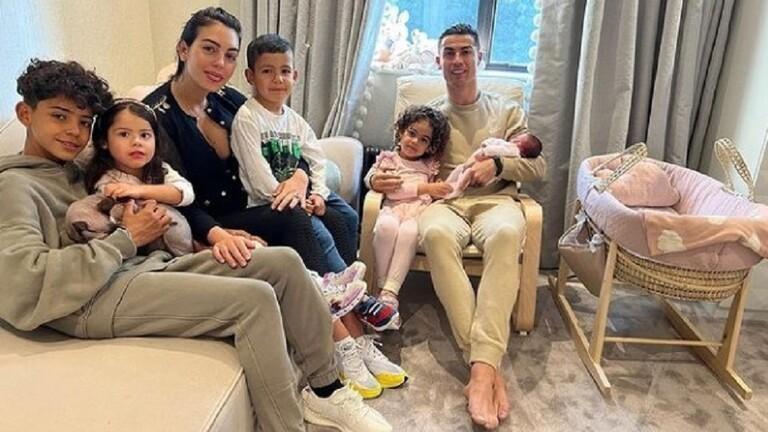 صديقة رونالدو تعلن اسم طفلتهما.. وتنشر صوراً لملامحها