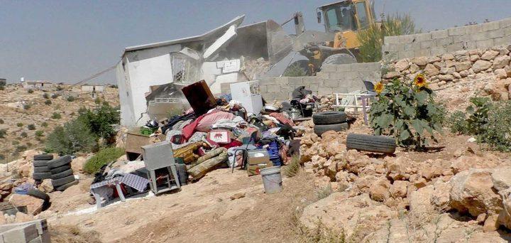 الاحتلال يهدم منازلا وغرفا وخياما جنوب الخليل