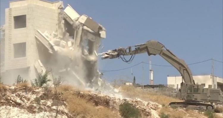 اسرائيل تبحث هدم منازل العرب داخل 48 وترحيل منفذي العمليات الى غزة