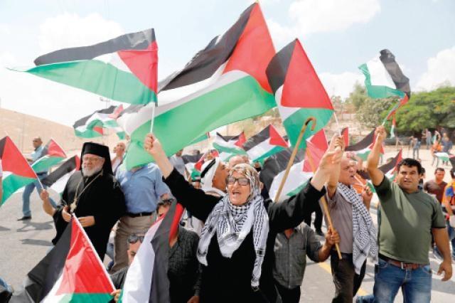 مسيرة في قلقيلية لرفع العلم الفلسطيني تأكيدا على رمزيته