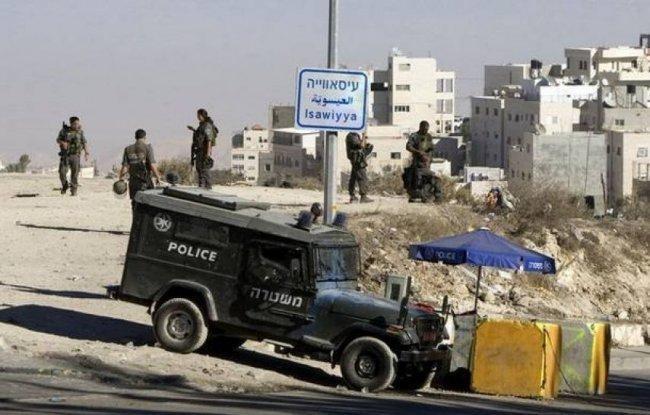 الاحتلال يحاصر منزلا لهدمه في العيساوية