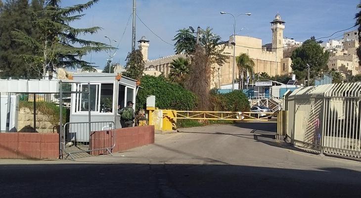 الاحتلال يركب زاوية حديدية بجانب المسجد الإبراهيمي