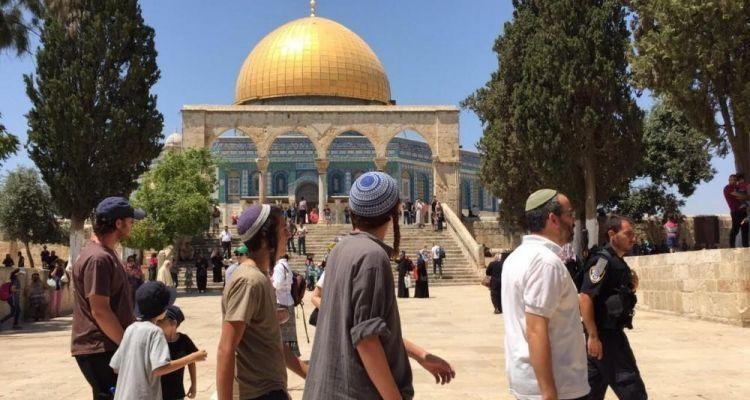 عشرات المستوطنين يقتحمون المسجد الأقصى ويؤدون طقوسا تلمودية