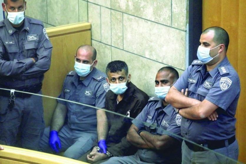 المعتقل محمد العارضة يواجه إجراءات تعسفية في عزل