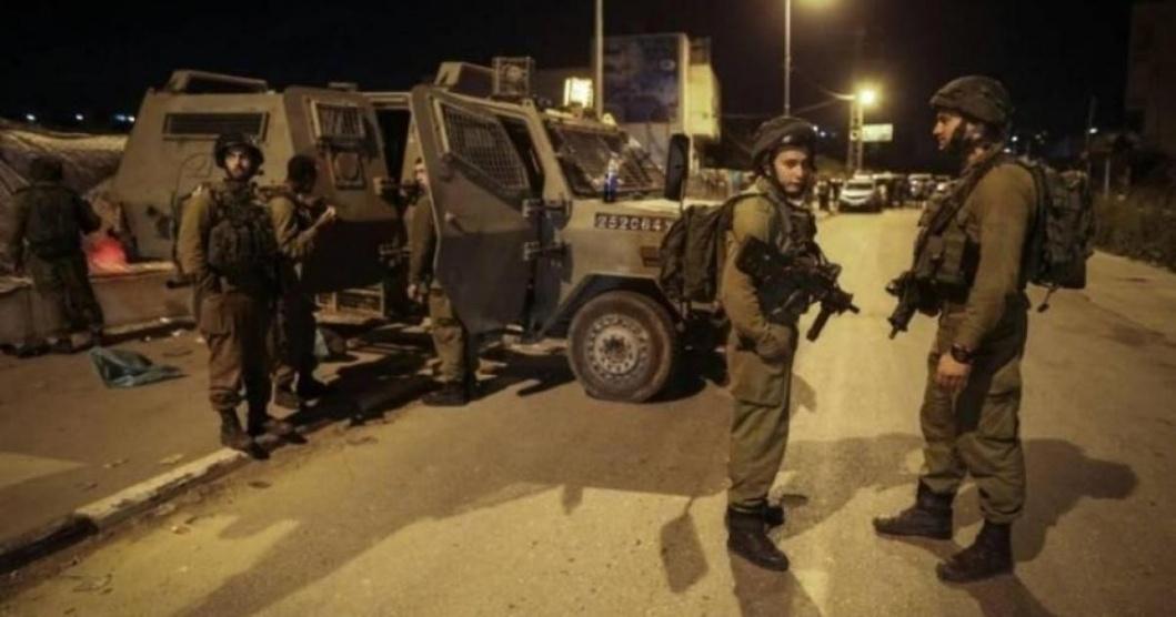  اعتقالات خلال مداهمات في الضفة والقدس