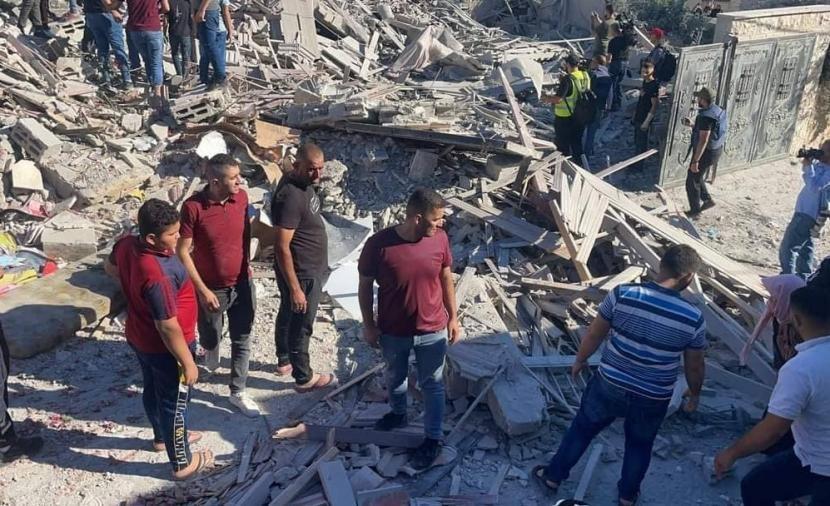 فصائل: جريمة هدم منزليْ منفذي عملية أرئيل لن تنال من صمود شعبنا