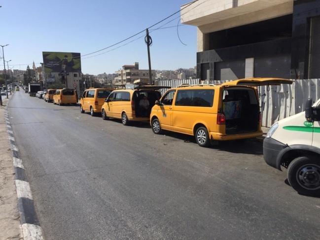 المالية والنقل: البدء بتركيب الحلقات الالكترونية على مركبات النقل العام