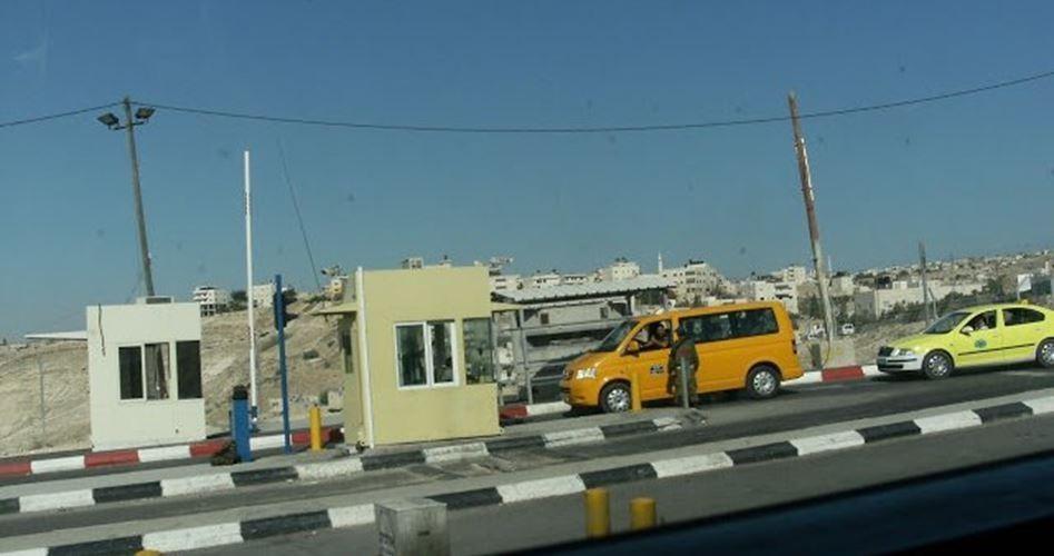 الاحتلال يغلق حاجز