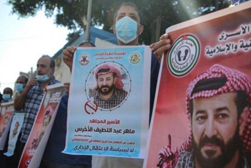 البيرة: وقفة أمام الصليب الأحمر دعمًا للأسرى في سجون الاحتلال