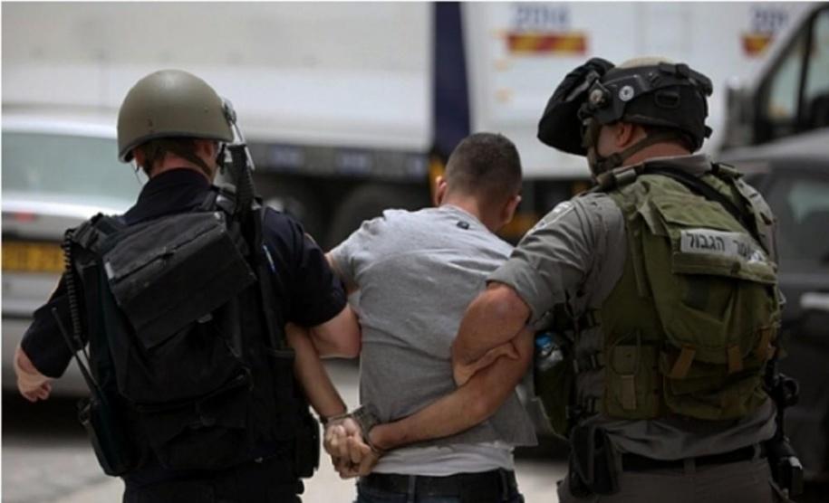 الاحتلال يعتقل 17 فلسطينياً بالضفة