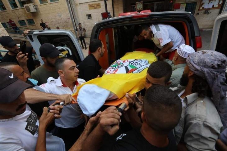 الاحتلال يحتجز مركبة تقل جثمان الشهيد ابو محاميد أثناء نقله للتشريح