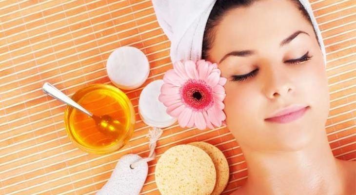 طرق استخدام العسل للحصول على بشرة متوهجة