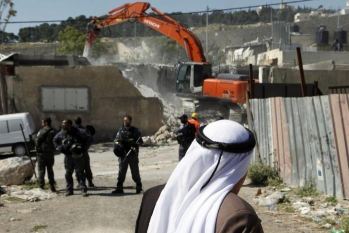 الاحتلال يهدم مسكنين شرق رام الله