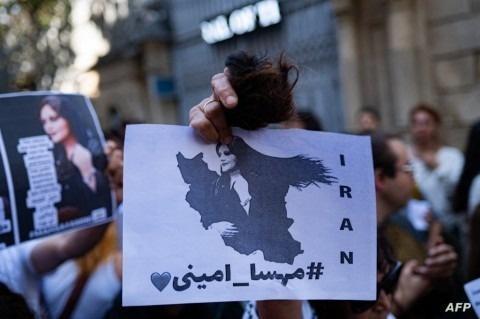 إعلام إسرائيلي: للأسف.. إيران نجحت في احتواء الاحتجاجات وجهود واشنطن لم تنفع
