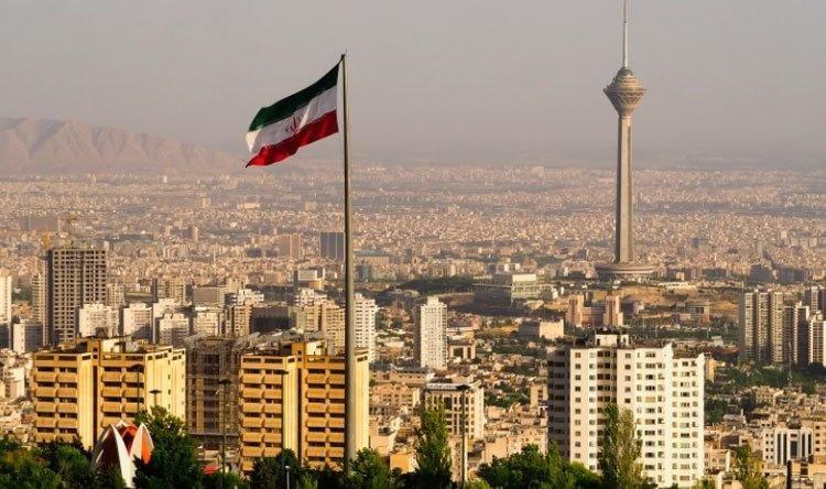 رئيس أركان الجيش الإيراني: أميركا تتحمل مسؤولية الهجوم على قنصليتنا بدمشق