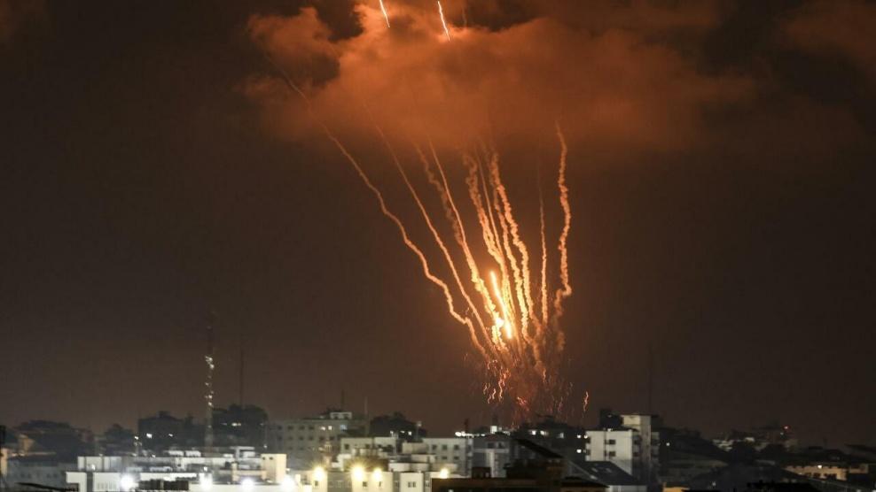 صحيفة: حماس أبلغت الوسطاء أن صواريخ غزة جاهزة للرد على تدنيس الأقصى