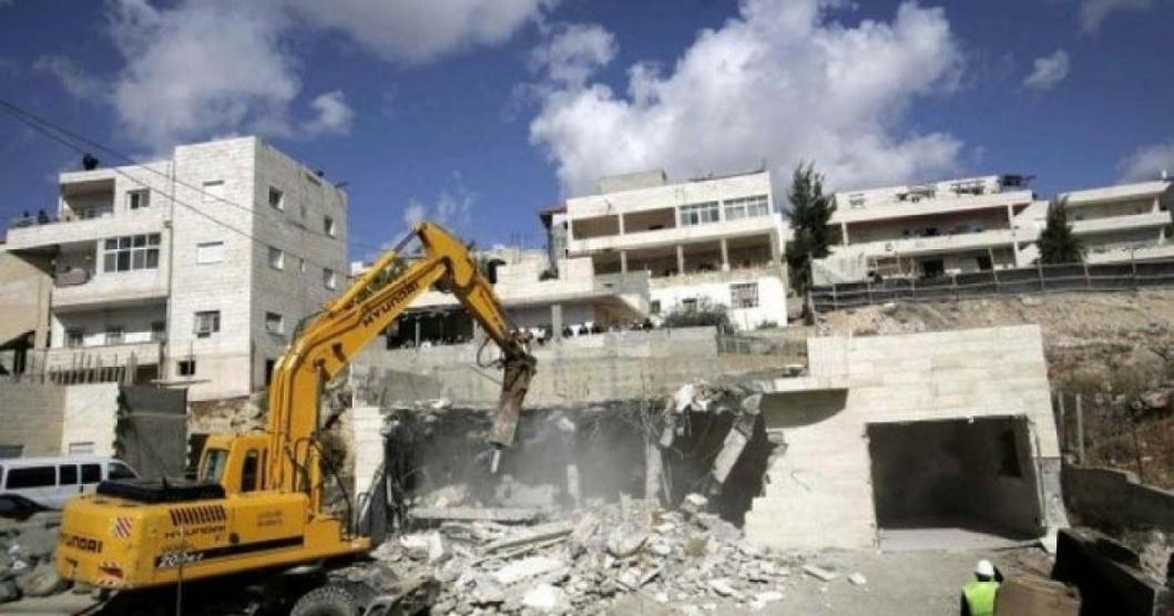 الاحتلال يهدم منزلًا قيد الإنشاء في يطا