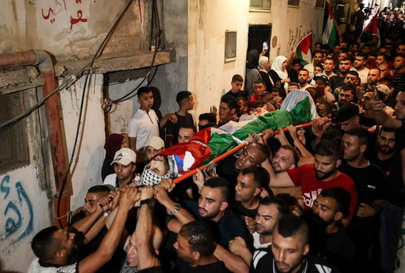 جماهير غفيرة تشيع جثمان الشهيد علاء الزغل شرق نابلس