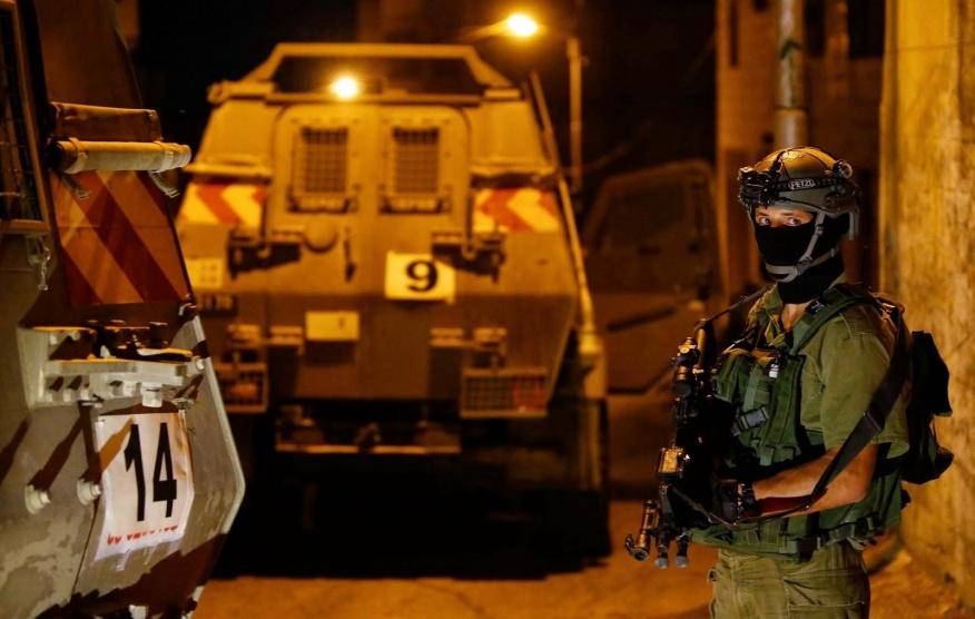 الاحتلال يعتقل 4 فلسطينيين من الضفة