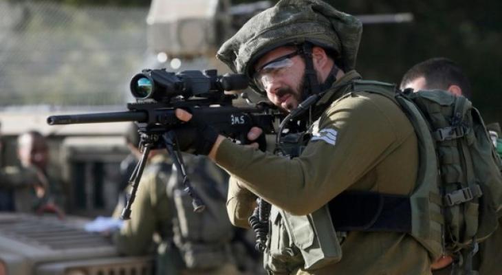 اصابة شاب برصاص الاحتلال بزعم إلقاء زجاجات حارقة جنوب نابلس