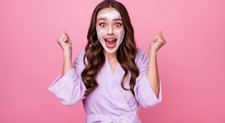 5 أخطاء للعناية بالبشرة تفاقم حب الشباب