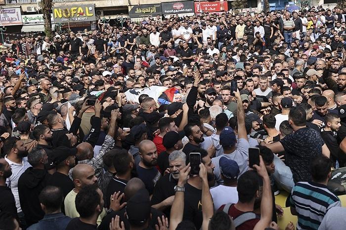 عشرات الآلاف يشيّعون في موكب مهيب شهداء نابلس الخمسة