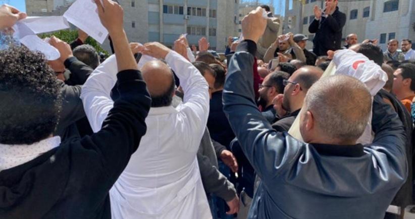 نقابة الأطباء ترفص المرسوم الرئاسي وتعلن خطوات تصعيدية