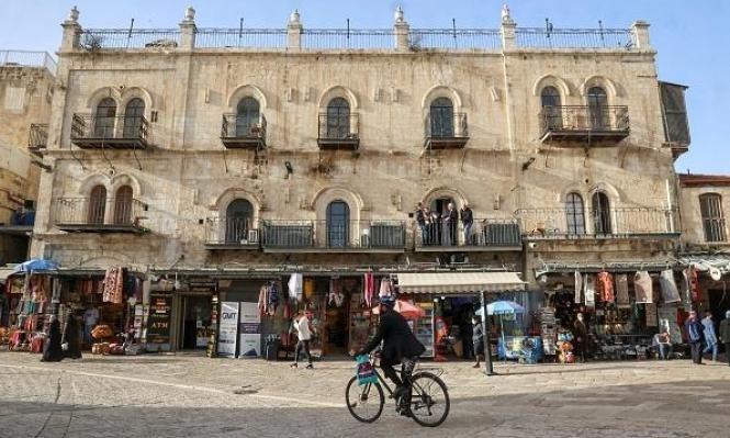 مستوطنون يهدمون جدراناً أثرية من فندق البتراء في القدس