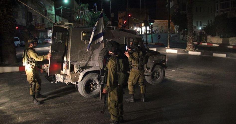 الاحتلال يعتقل ثلاثة فلسطينيين من رام الله والخليل