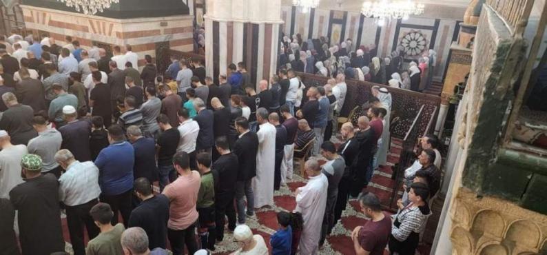 الآلاف يلبون نداء الفجر العظيم في المسجدين