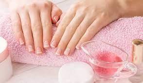 تخلصي من اصفرار الأظافر بطرق طبيعية