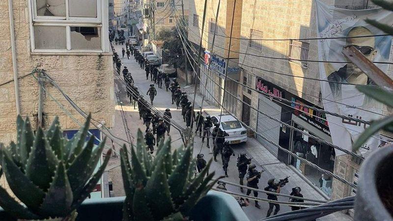 قوات الاحتلال تحاصر منزل الشهيد عدي التميمي في بلدة عناتا تمهيدا لهدمه