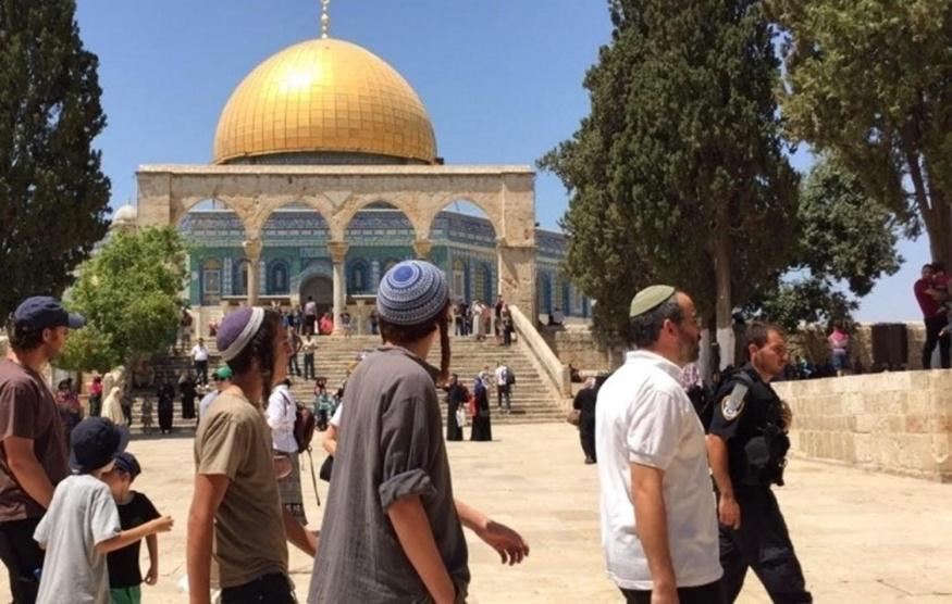 مستوطنون يقتحمون الأقصى ويؤدون طقوسًا تلمودية