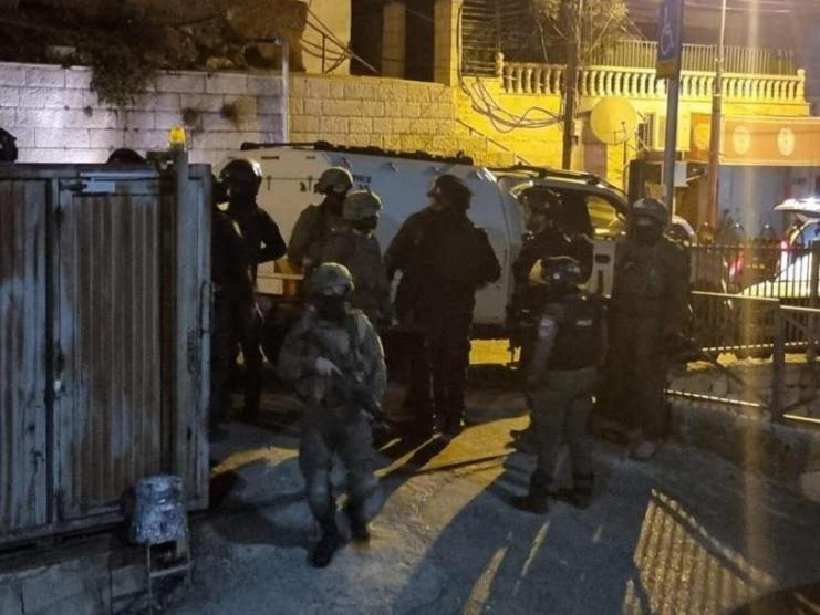 إغلاق منزل عائلة الشهيد قراقع في الطور