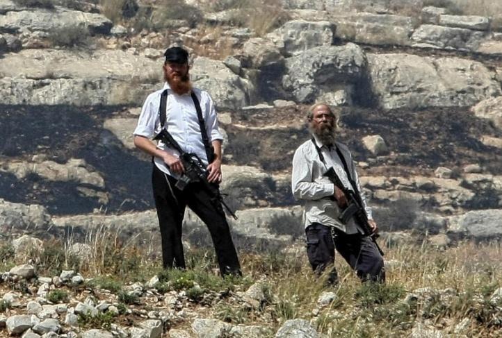 مستوطنون يهاجمون مركبات المواطنين شمال سلفيت