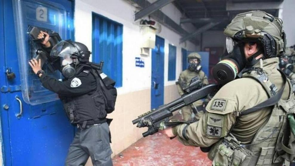 الأسرى يواصلون 