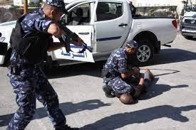 الشرطة تقبض على شخص استغل عربة لبيع الذرة لترويج المخدرات في الخليل