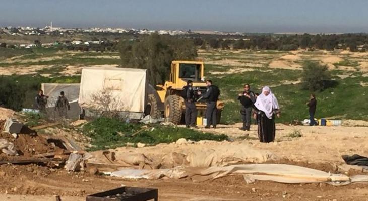 الاحتلال يجرف أراضي شرق يطا جنوب الخليل