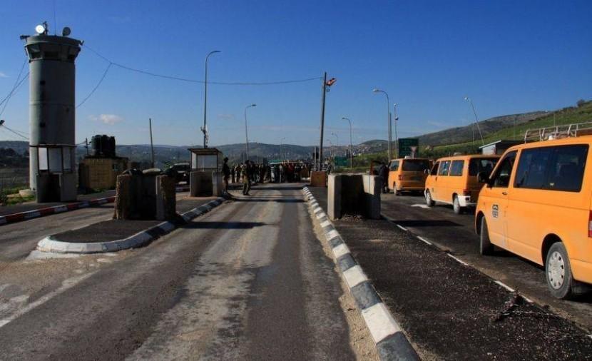 الاحتلال يغلق حاجز حوارة جنوب نابلس