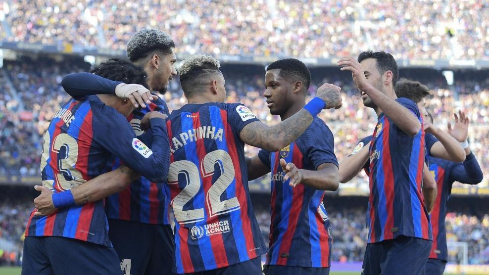 السلطات الإسبانية توجه تهما لبرشلونة تتعلق بدفع أموال للحكام