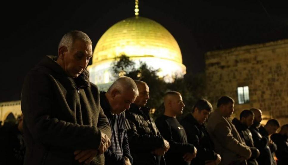 140 ألف مصل يؤدون العشاء والتراويح في الأقصى